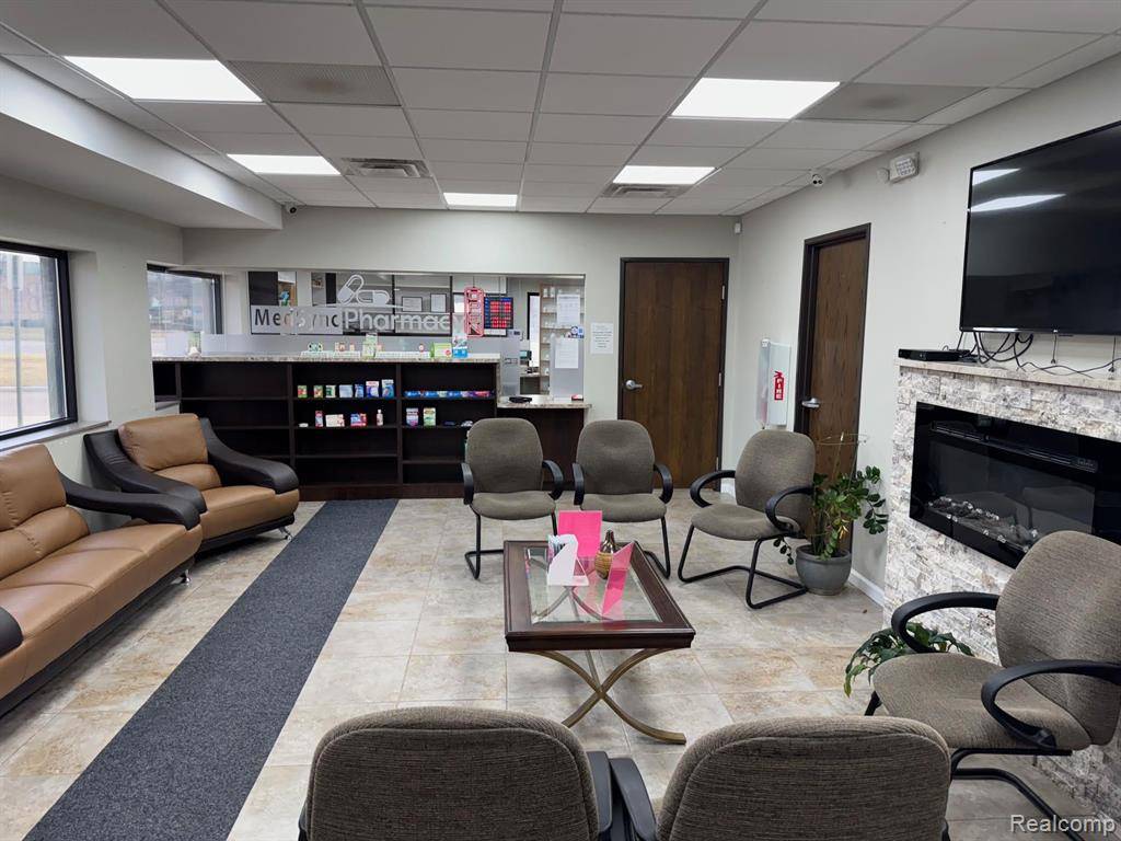 Westland, MI 48185 1143,8275 N WAYNE Road