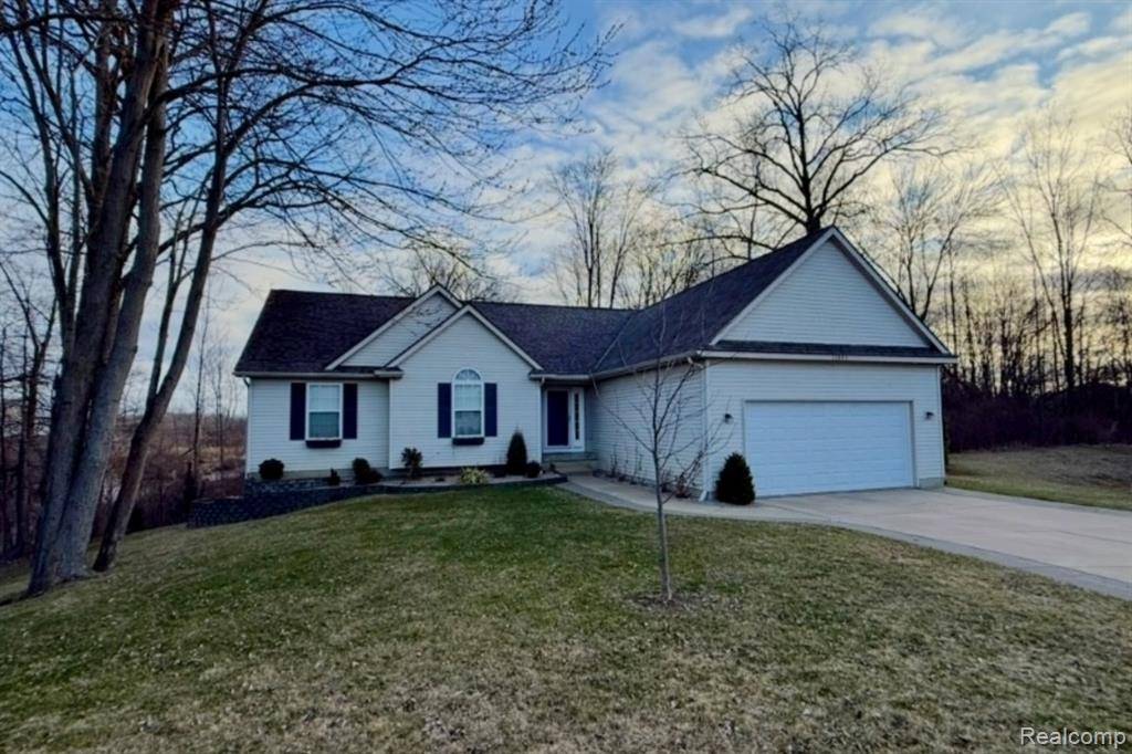 Fenton, MI 48430 8802,11393 ROLLING MEADOW Drive