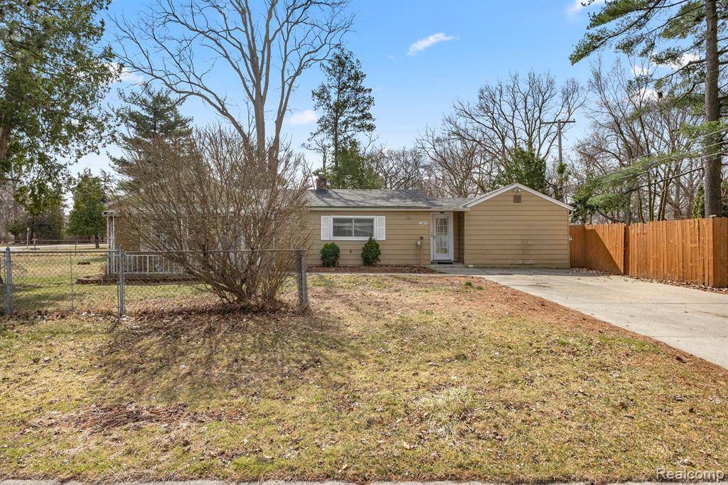 14897 HARRISON Street, Livonia, MI 48154 3954