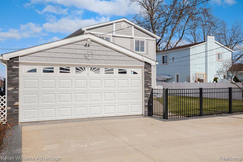 White Lake, MI 48386 1613,2060 KINGSTON Street