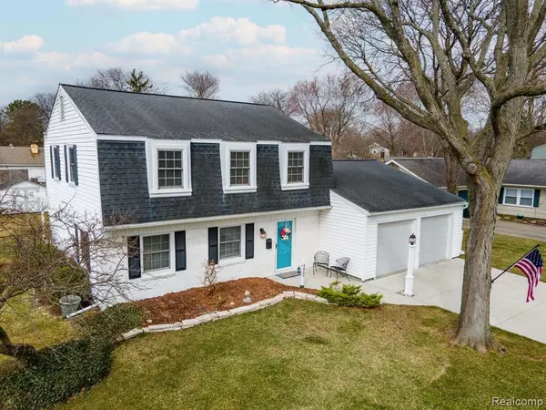 Troy, MI 48085 3707,4855 CAROL Drive