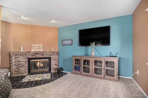 Northville, MI 48167 2515,19338 OLD BRIDGE Court