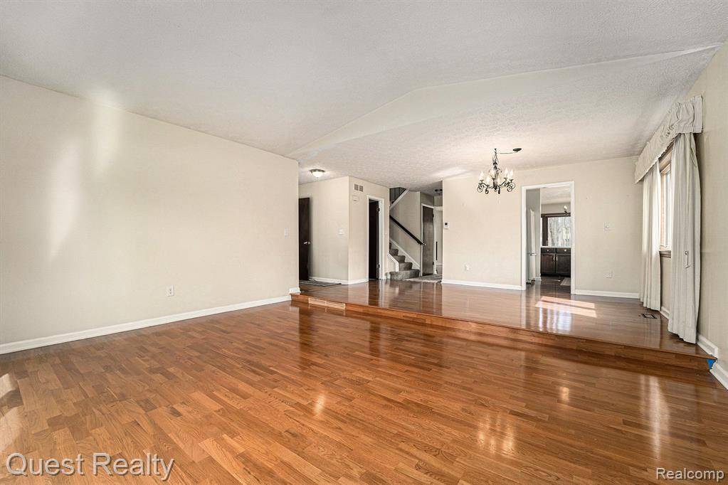 Troy, MI 48085 4809,4052 Bristol Drive