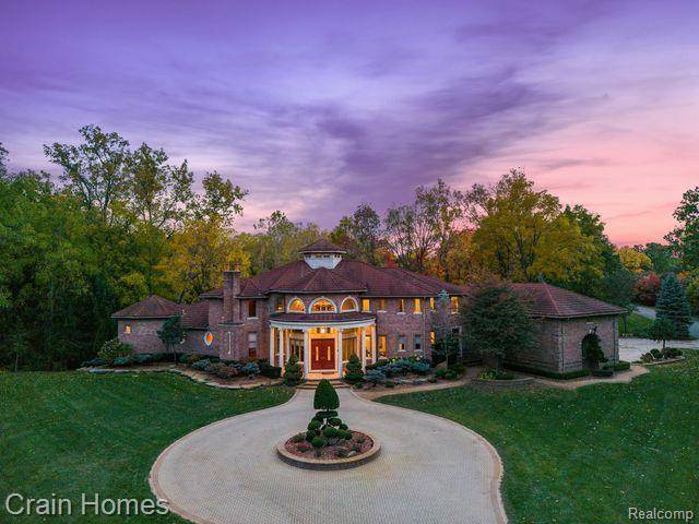 255 CAMELOT Way, Rochester, MI 48306 2617