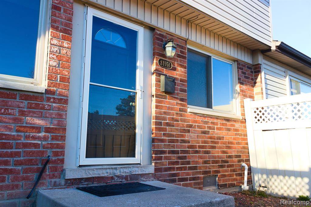Flat Rock, MI 48134 2707,24951 MAYFAIR Street