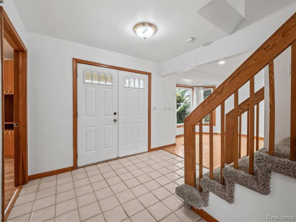 West Bloomfield, MI 48323 2281,5079 W POND Circle