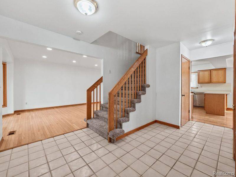 West Bloomfield, MI 48323 2281,5079 W POND Circle