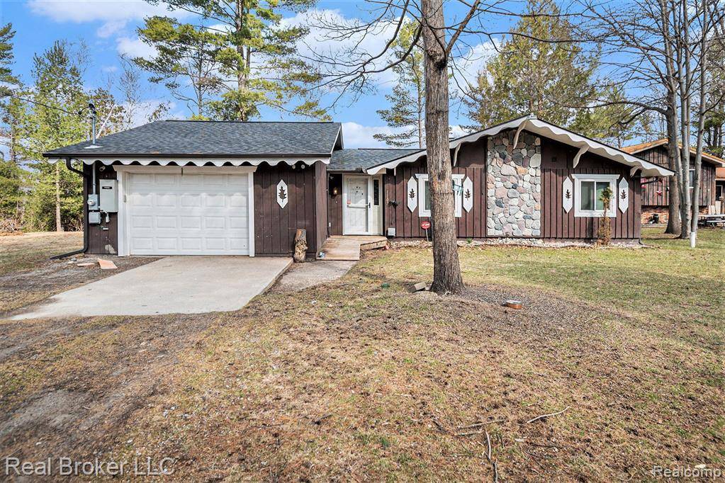 1107 NORTHERN Trail, Alger, MI 48610 8305