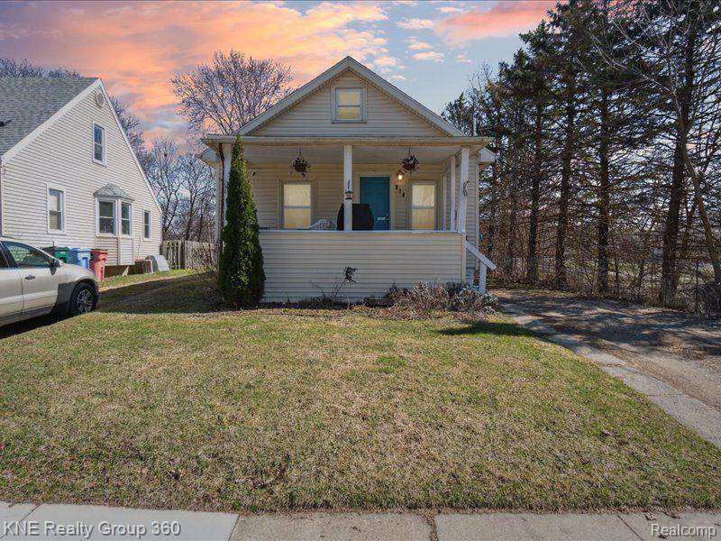 914 COMFORT Street, Lansing, MI 48915 1305