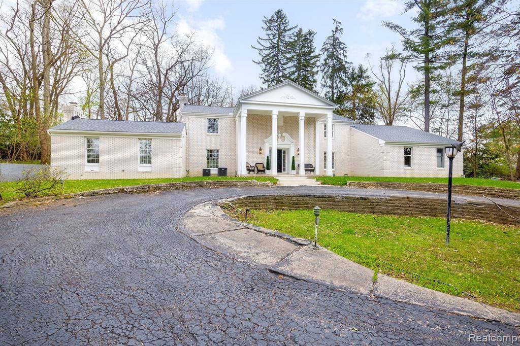 Bloomfield Hills, MI 48304 3424,469 Goodhue Road