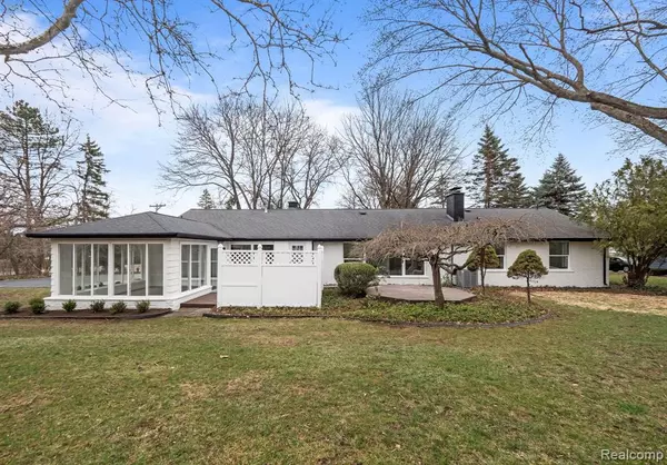 Bloomfield Hills, MI 48304 3161,1081 Top View Road