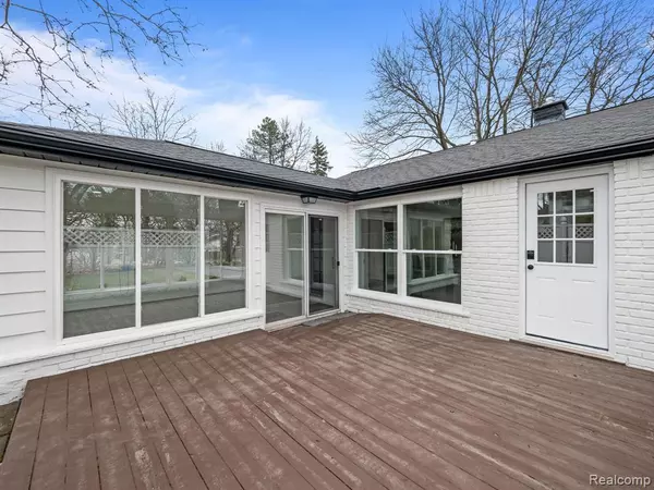 Bloomfield Hills, MI 48304 3161,1081 Top View Road