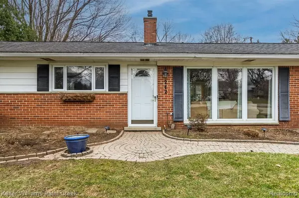 Rochester Hills, MI 48309 2173,242 NESBIT Lane