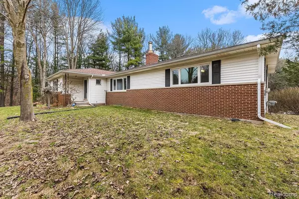 131 S JOSSMAN Road, Ortonville, MI 48462 9069