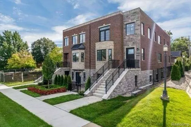Rochester, MI 48307,1223 N MAIN Street