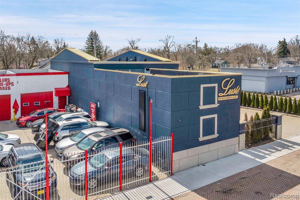 Highland Park, MI 48203 1001,141 W 8 MILE Road