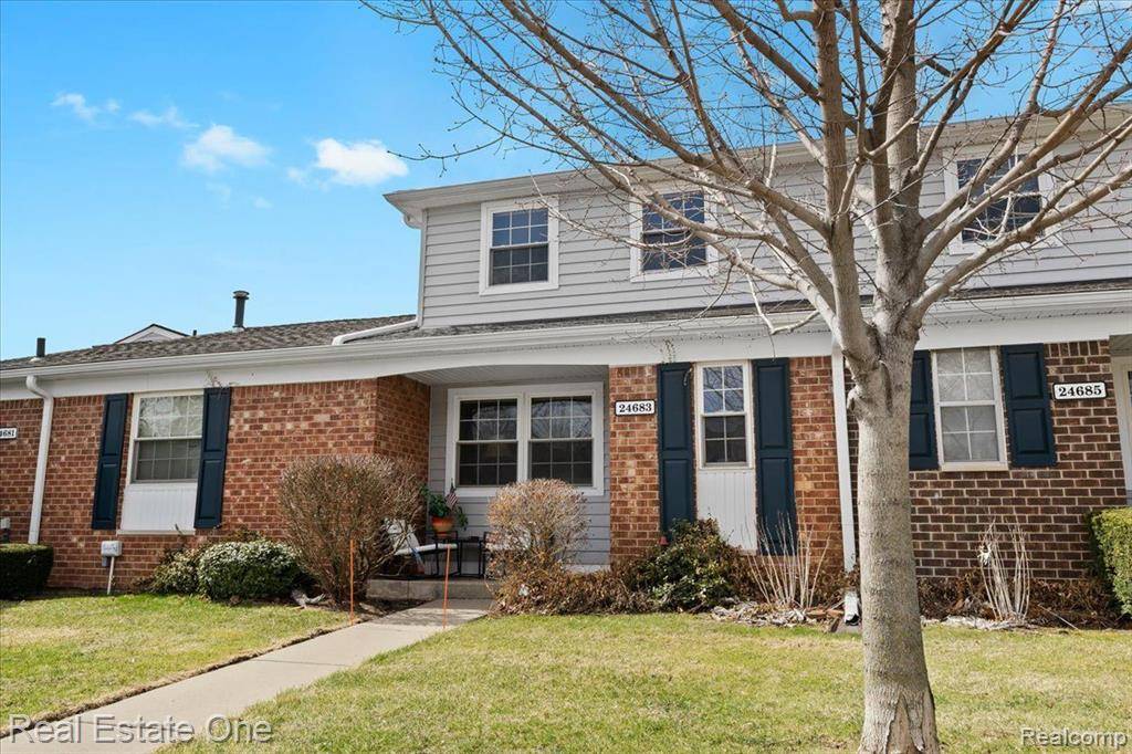 Novi, MI 48375 2979,24683 OLDE ORCHARD Street