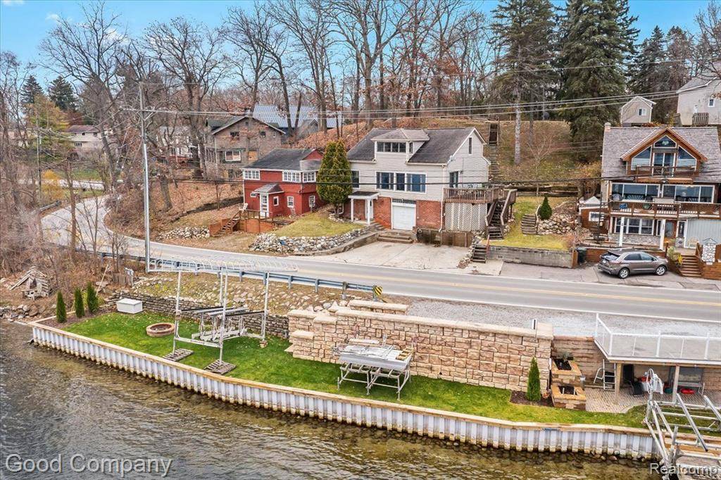Lake Orion, MI 48362 2620,423 HEIGHTS Road