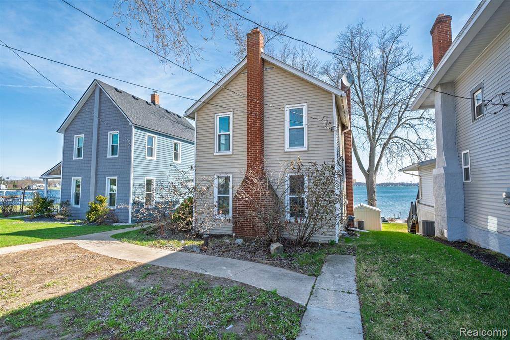 Whitmore Lake, MI 48189 9401,9568 MAIN Street