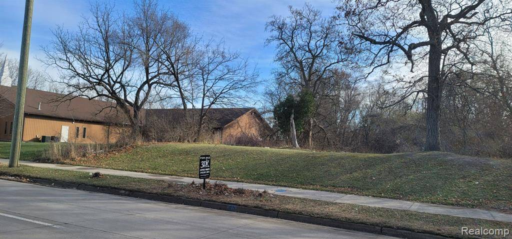 472 UNIVERSITY Drive, Pontiac, MI 48342 2581