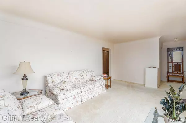 South Lyon, MI 48178 9831,61305 FAIRLAND Drive