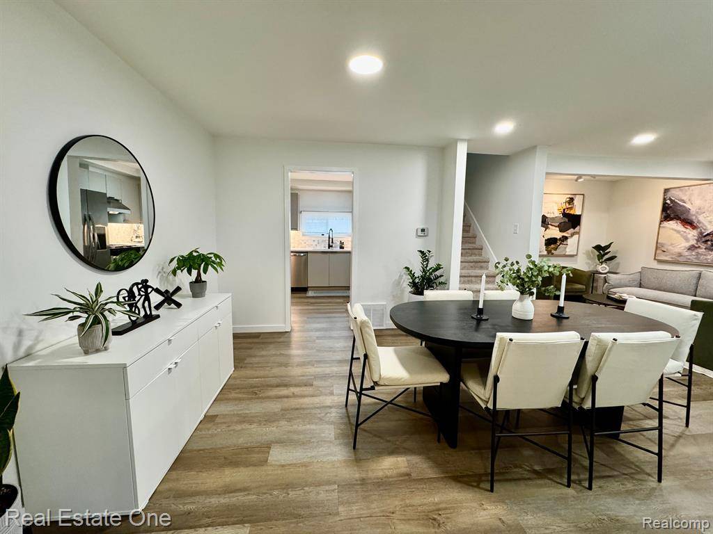 Hazel Park, MI 48030 1203,571 ANDRESEN Court