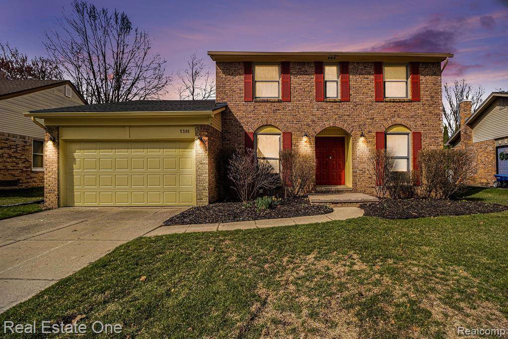 Troy, MI 48085 3480,5388 ORCHARD CREST Drive