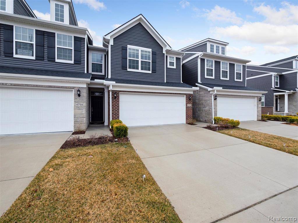 Lake Orion, MI 48359 2080,4765 GLENORA Drive