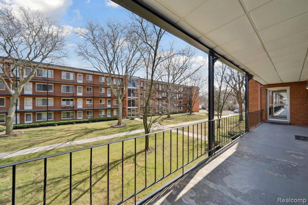 Royal Oak, MI 48073 4403,2925 W 13 MILE Road