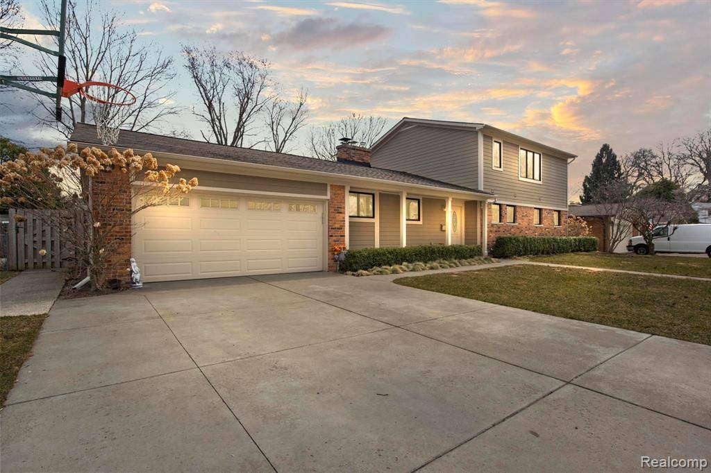 19952 E DOYLE, Grosse Pointe Woods, MI 48236 2405
