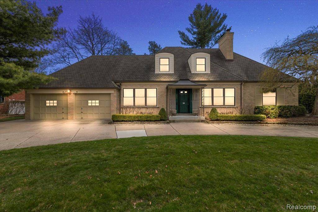 331 CRESCENT Drive, Dearborn, MI 48124 1207