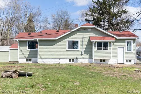 Pontiac, MI 48340 2369,833 SARASOTA Avenue