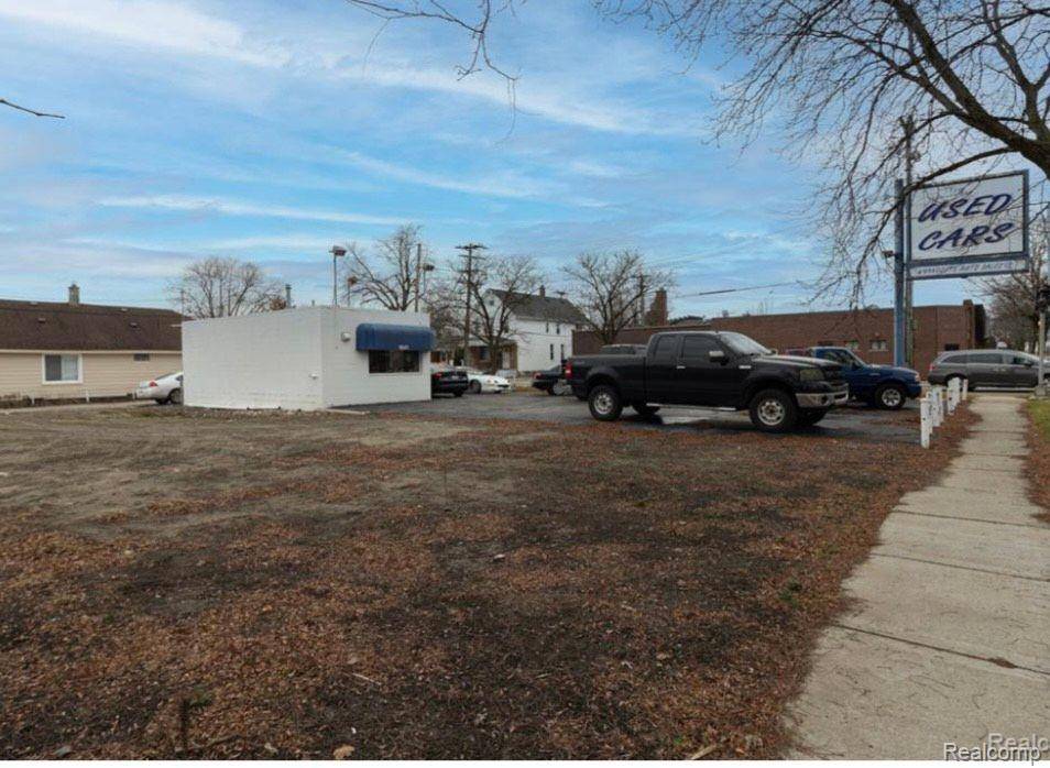1641 EUREKA Road, Wyandotte, MI 48192 6115