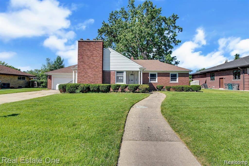 135 BRENTWOOD Drive, Dearborn, MI 48124 1111