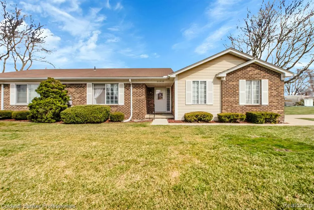 Saint Clair Shores, MI 48082 1480,22525 SHOREVIEW Court