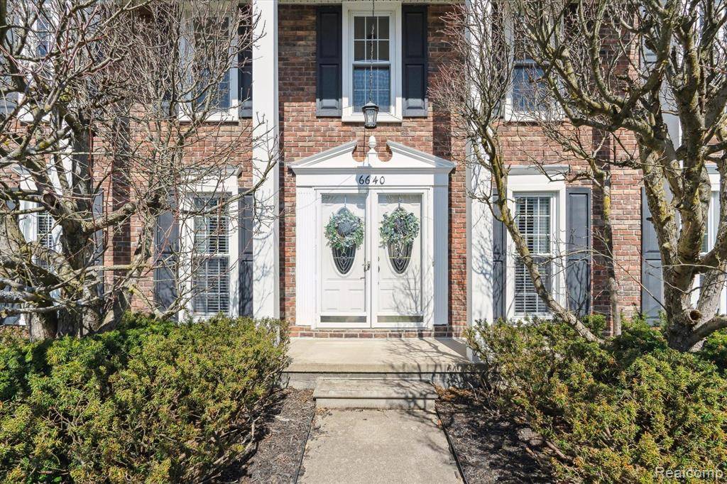 6640 CORRAL, West Bloomfield, MI 48324 3727