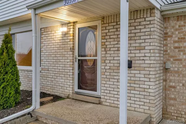 Madison Heights, MI 48071 2184,30557 DELTON Street