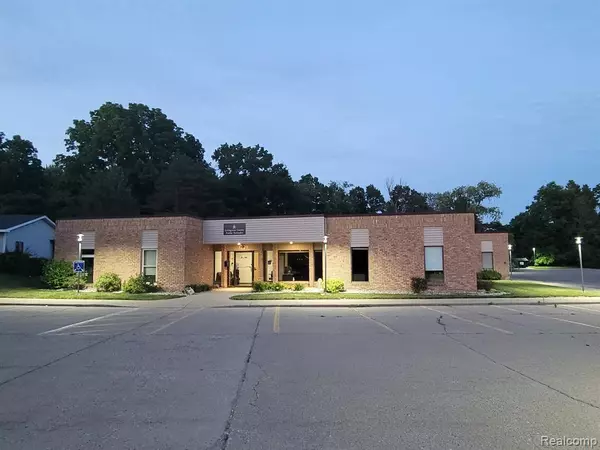 Howell, MI 48843 1069,1221 BYRON Road