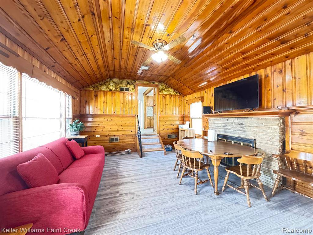 Eastpointe, MI 48021 1049,24275 VALLEY Avenue