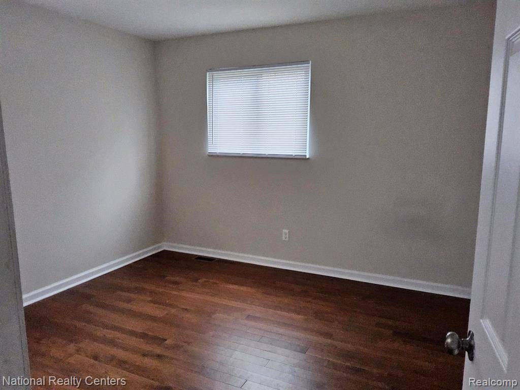 Warren, MI 48093 2489,29120 LUND Avenue
