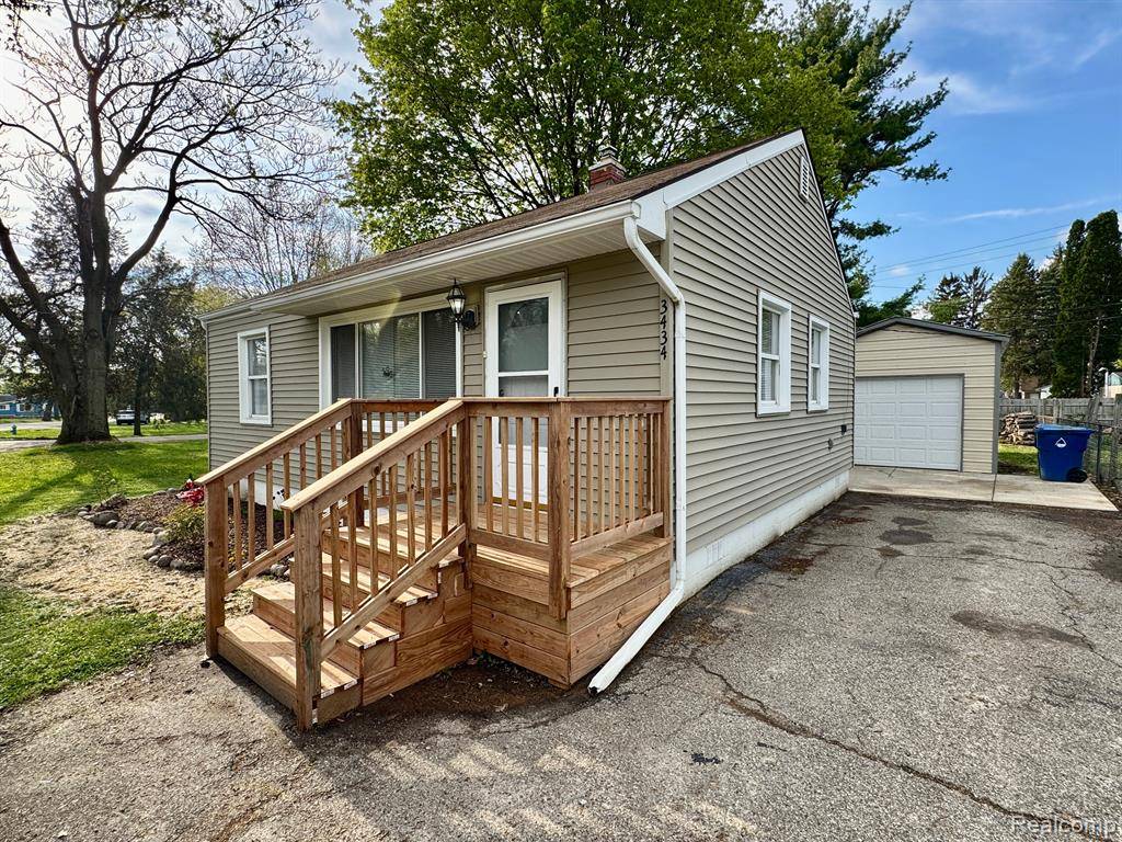 3434 Watkins Lake Road, Waterford, MI 48328 1443