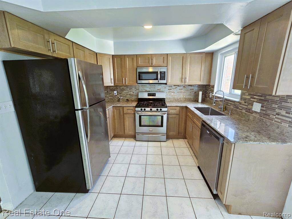 Farmington Hills, MI 48336 1601,27996 W 11 MILE Road