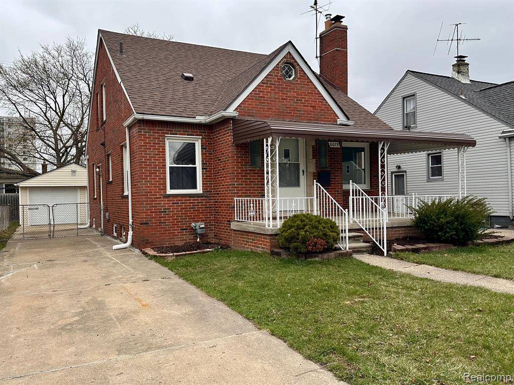 8075 COOLIDGE Avenue, Center Line, MI 48015 1332