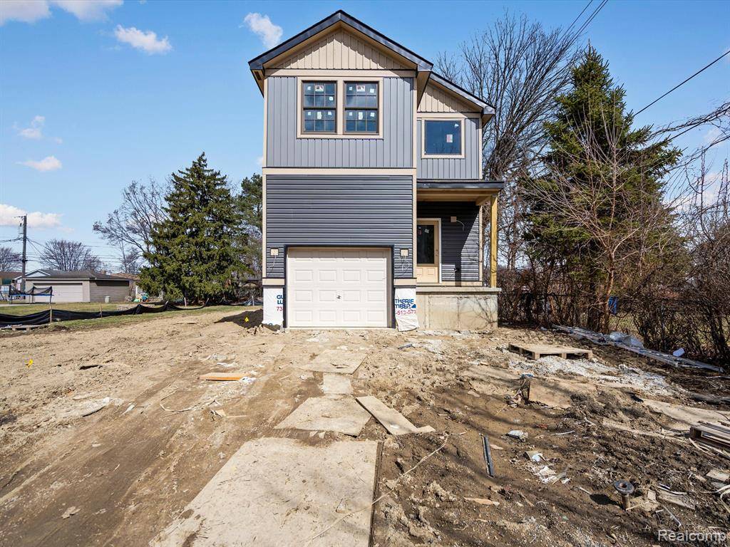 8475 STOUT Avenue, Warren, MI 48093 4469
