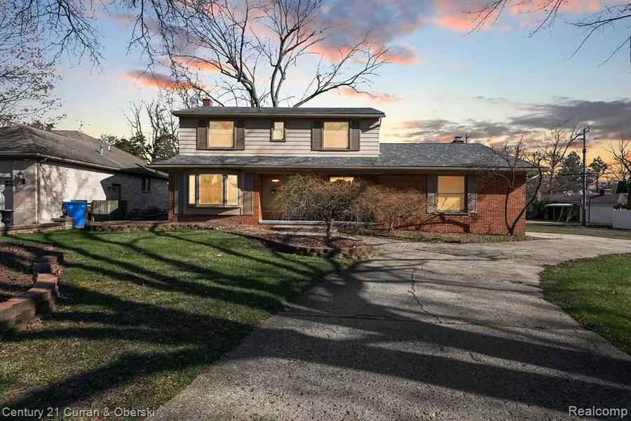 22204 DOLPHIN, Dearborn Heights, MI 48127 2555