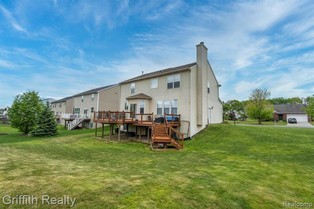 Howell, MI 48843 9215,3885 SILVER CHARM Lane