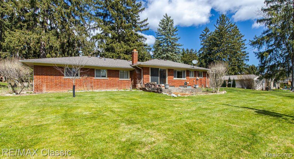 Bloomfield Hills, MI 48304 1269,1358 WINCHCOMBE Drive