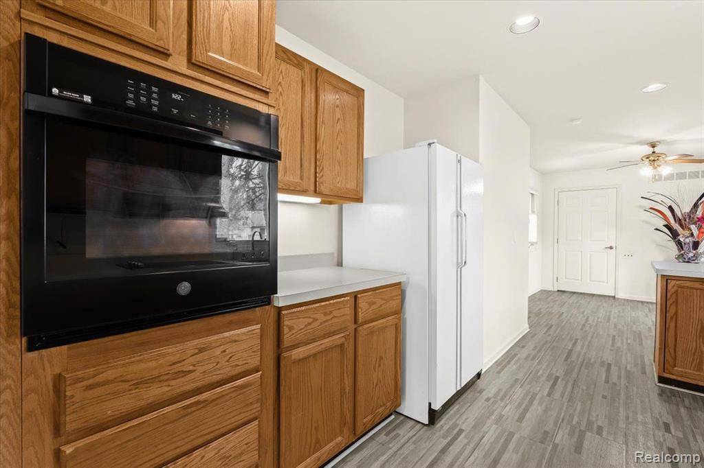 Farmington Hills, MI 48336 4100,21304 JUNIPER Court