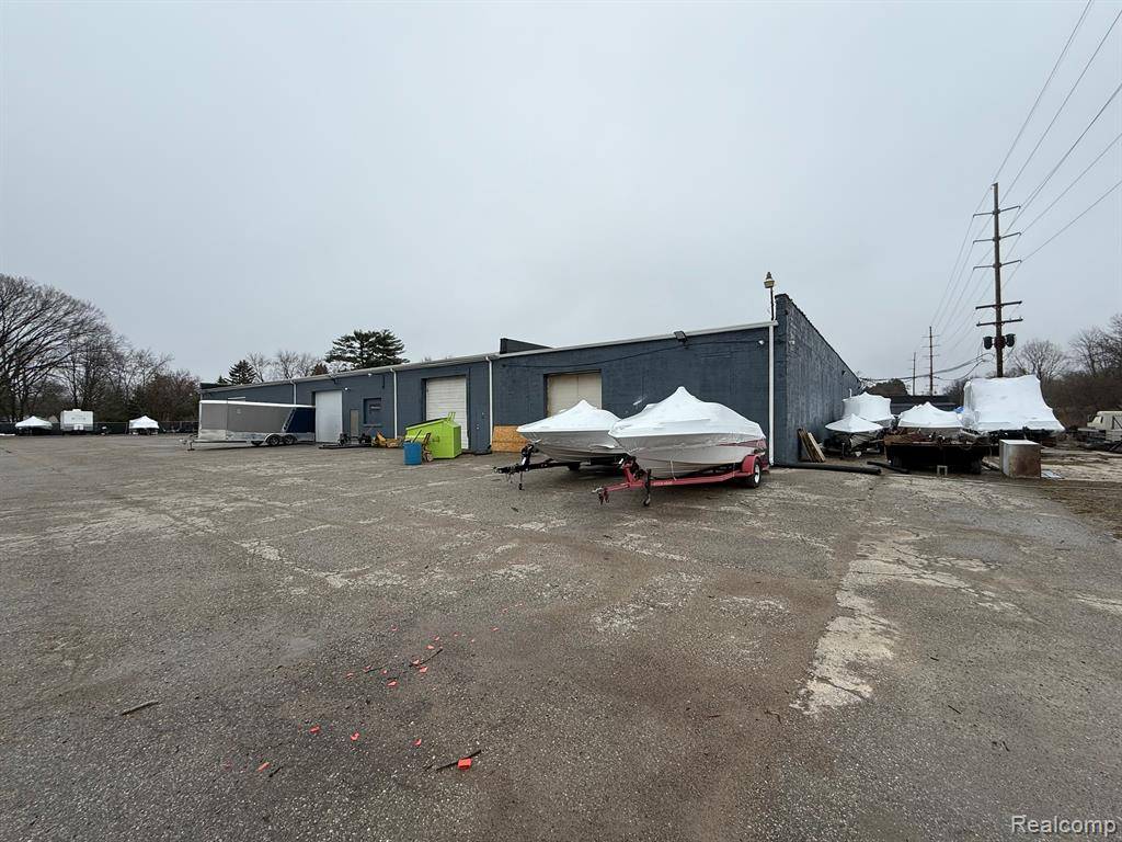 Fenton, MI 48430 3122,511 BEACH Street