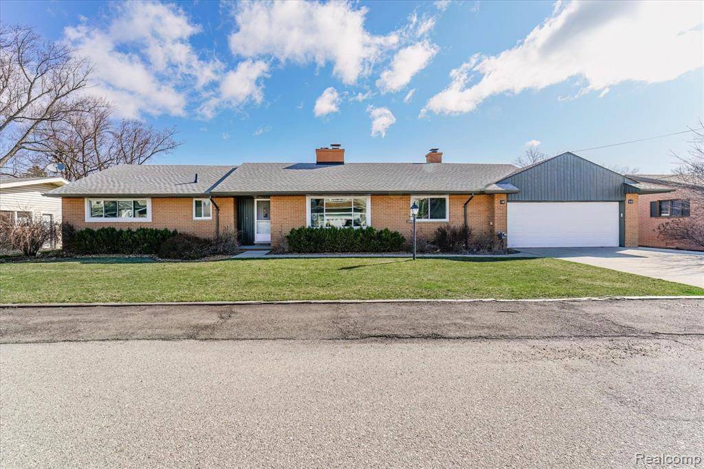 1293 BRAMBLES Drive, Waterford, MI 48328 4735